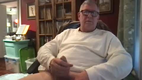 Snapshot of daddycok4 chatting on December 6, 2024, 2:38 pm DaddyCok4 online show from December 6, 2024, 2:38 pm