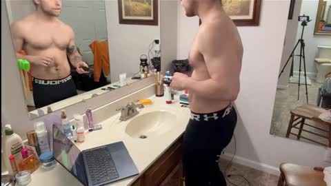 Snapshot of daddydaydrinkz chatting on February 8, 2025, 5:40 am DaddydayDrinkz online show from February 8, 2025, 5:40 am