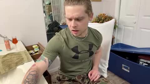 Snapshot of daddydaydrinkz chatting on February 16, 2025, 5:37 am DaddydayDrinkz online show from February 16, 2025, 5:37 am