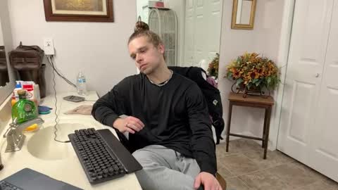 Snapshot of daddydaydrinkz chatting on February 17, 2025, 5:47 am DaddydayDrinkz online show from February 17, 2025, 5:47 am