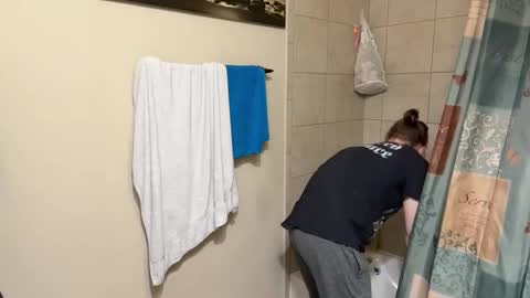 Snapshot of daddydaydrinkz chatting on February 22, 2025, 8:31 pm DaddydayDrinkz online show from February 22, 2025, 8:31 pm