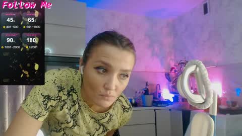 Tracey and Eve purple online show from December 21, 2024, 5:03 am