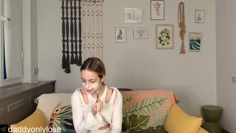 Zoe online show from October 31, 2025, 9:16 pm