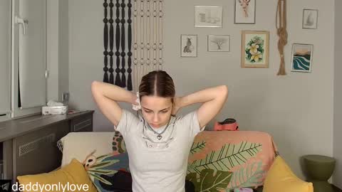 Zoe online show from November 9, 2025, 9:13 pm