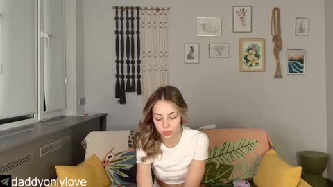 Zoe online show from November 10, 2025, 9:14 pm