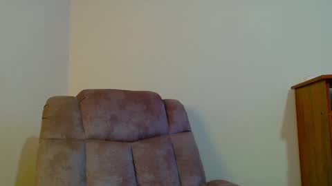 Snapshot of daddys_little_secrett chatting on October 14, 2025, 1:50 am Valen online show from October 14, 2025, 1:50 am