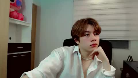 dae_lune online show from February 20, 2026, 11:49 pm