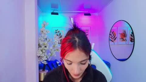 dafne huges online show from October 27, 2025, 7:18 pm