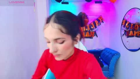 dafne huges online show from October 31, 2025, 6:09 pm