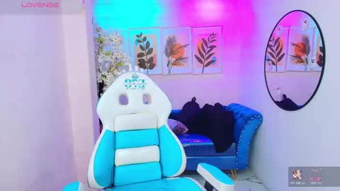 dafne huges online show from November 3, 2025, 7:37 pm