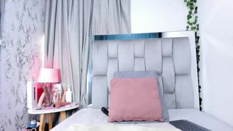 dafne_quenn online show from October 1, 2025, 1:17 pm