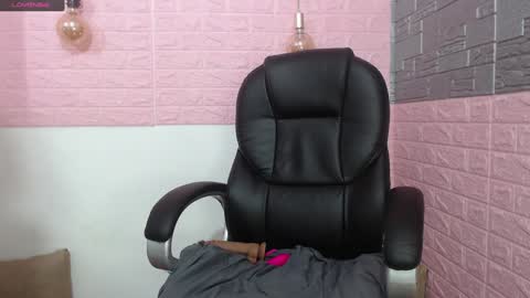Snapshot of dafnee_e chatting on January 24, 2025, 2:28 am dafnee_e online show from January 24, 2025, 2:28 am