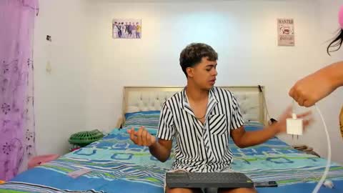 Snapshot of dafnezahiraa_ chatting on February 12, 2025, 3:29 am dafnezahiraa online show from February 12, 2025, 3:29 am