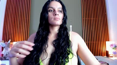  Dahiana  online show from December 17, 2024, 8:32 pm