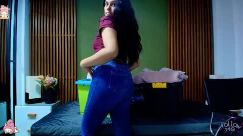  Dahiana  online show from February 22, 2025, 7:25 pm