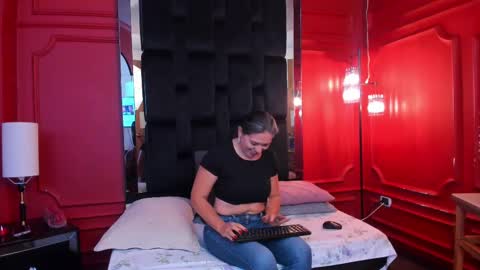 Dahiane Connor online show from November 14, 2025, 2:49 pm