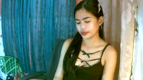 Snapshot of dahlia_123 chatting on April 1, 2026, 1:41 pm Im Dahlia online show from April 1, 2026, 1:41 pm