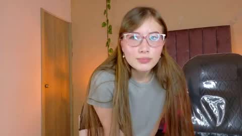 Snapshot of dahlia_rousse chatting on June 5, 2026, 6:52 am Dahlia online show from June 5, 2026, 6:52 am