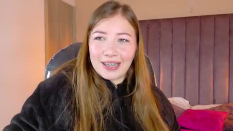 Snapshot of dahlia_rousse chatting on June 10, 2026, 5:28 am Dahlia online show from June 10, 2026, 5:28 am