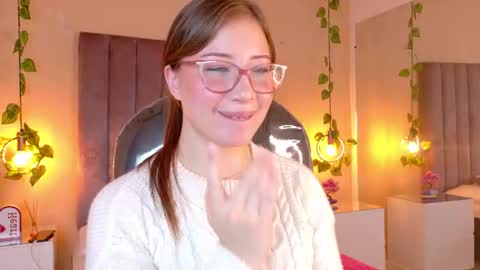 Snapshot of dahlia_rousse chatting on June 18, 2026, 5:51 am Dahlia online show from June 18, 2026, 5:51 am