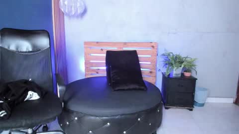 daiisy_kiss online show from October 4, 2025, 7:12 pm