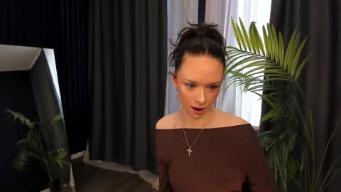 Snapshot of daily_glam chatting on October 2, 2025, 12:23 pm daily_glam online show from October 2, 2025, 12:23 pm