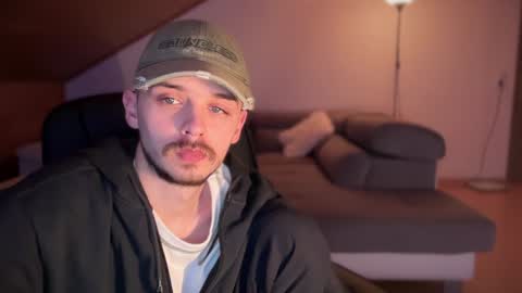 Snapshot of daimon_hall chatting on February 3, 2025, 2:58 am Daimon online show from February 3, 2025, 2:58 am