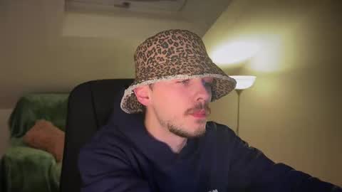 Snapshot of daimon_hall chatting on March 10, 2025, 7:29 pm Daimon online show from March 10, 2025, 7:29 pm