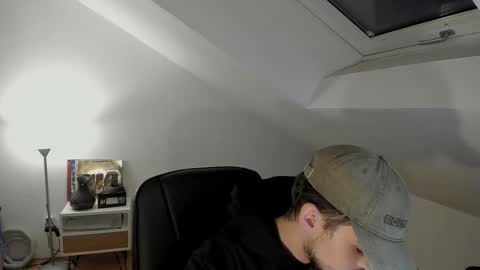 Snapshot of daimon_hall chatting on October 28, 2025, 1:20 am Daimon online show from October 28, 2025, 1:20 am