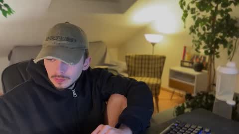 Daimon  online show from December 14, 2025, 1:11 am