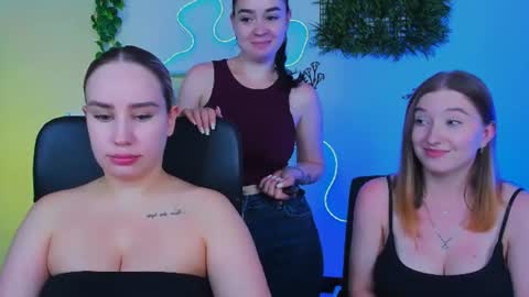 Little Di online show from July 17, 2026, 7:19 pm