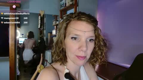 daisy_lovely online show from November 19, 2025, 4:23 am