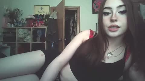 Snapshot of daisyaurora chatting on October 8, 2025, 9:45 pm Daisy online show from October 8, 2025, 9:45 pm
