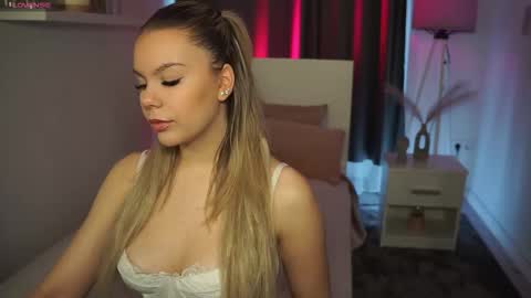 Snapshot of daisyeverly chatting on February 22, 2026, 10:47 am Daisy online show from February 22, 2026, 10:47 am