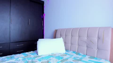 dakostelee1_ online show from March 7, 2025, 6:11 pm