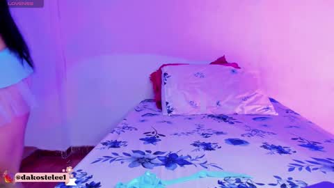 dakostelee1_ online show from December 19, 2025, 1:29 pm