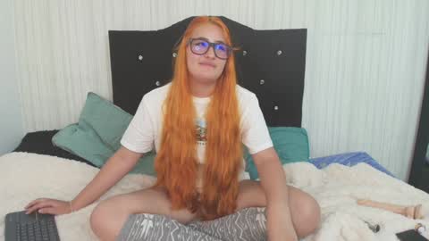 Snapshot of dakota_alice chatting on February 7, 2025, 5:52 am Dakota and Valerie online show from February 7, 2025, 5:52 am