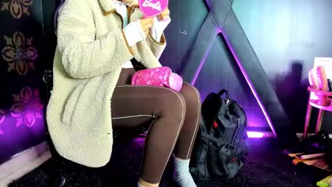 Snapshot of dakotha_90 chatting on February 18, 2026, 12:12 pm dakotha online show from February 18, 2026, 12:12 pm