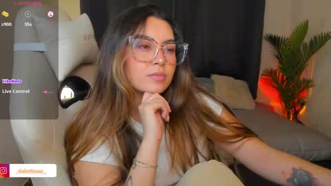 dakottaa__ online show from April 16, 2026, 12:11 am