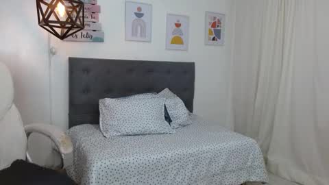 Dalila online show from October 17, 2025, 1:25 pm