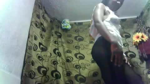 Snapshot of dalila_b chatting on October 30, 2025, 3:41 am Dali online show from October 30, 2025, 3:41 am