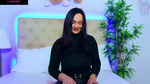 Snapshot of daliyaa_ chatting on November 10, 2025, 1:10 pm daliyaa_ online show from November 10, 2025, 1:10 pm