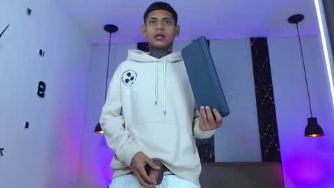 damar_felipe online show from October 9, 2025, 4:54 am