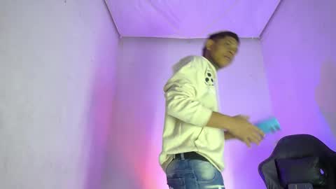 damar_felipe online show from December 4, 2025, 7:44 pm