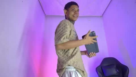 damar_felipe online show from December 14, 2025, 12:54 pm