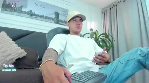 DAMIAN online show from November 12, 2025, 11:21 am