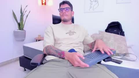 D A M I A N online show from October 28, 2025, 8:22 pm