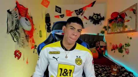 Snapshot of damian_latinxxx chatting on October 27, 2025, 3:10 am Damian online show from October 27, 2025, 3:10 am