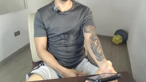 Snapshot of damian_muscle chatting on September 25, 2025, 11:41 pm Damian online show from September 25, 2025, 11:41 pm