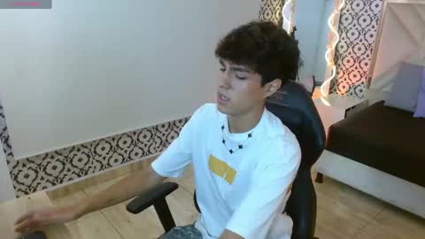 damian_tay online show from April 12, 2026, 11:37 am